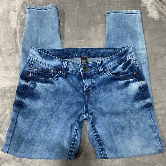 Request Jeans - Picture 2 of 6